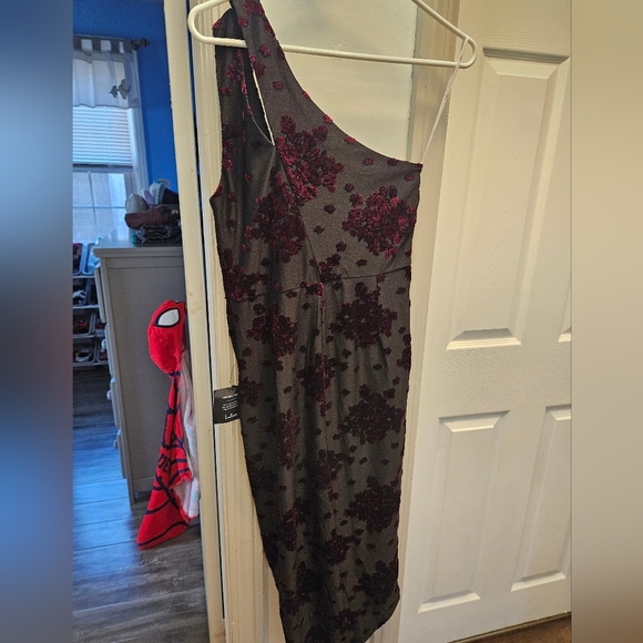 Lulu's Dress - Picture 6 of 8